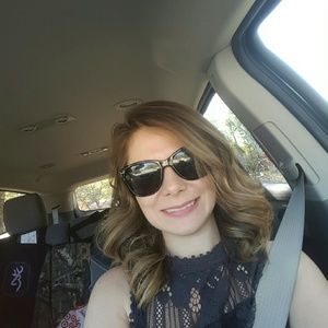 Meet your Posher, Danielle