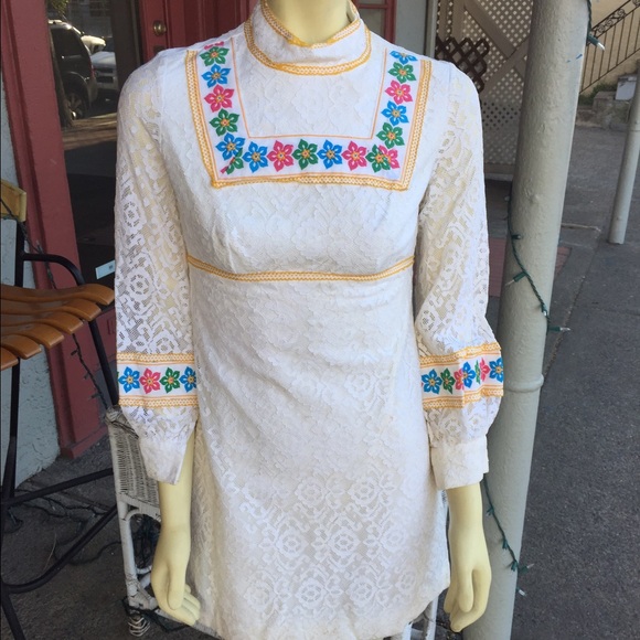 Vintage Dresses & Skirts - Vintage lace dress embroidered flowers detail