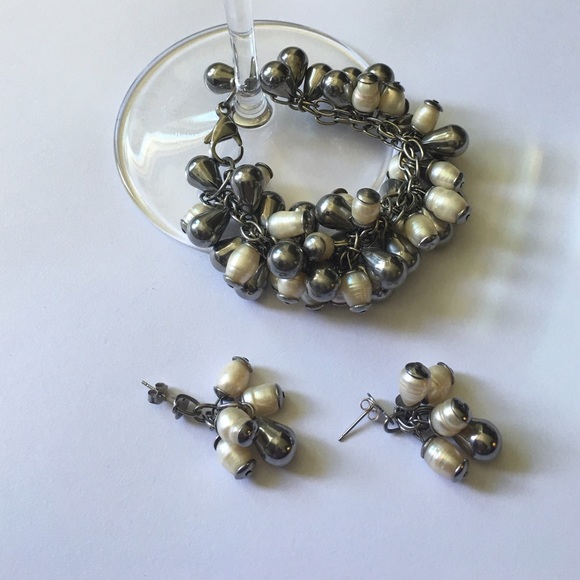 Pearled silver earrings and bracelet