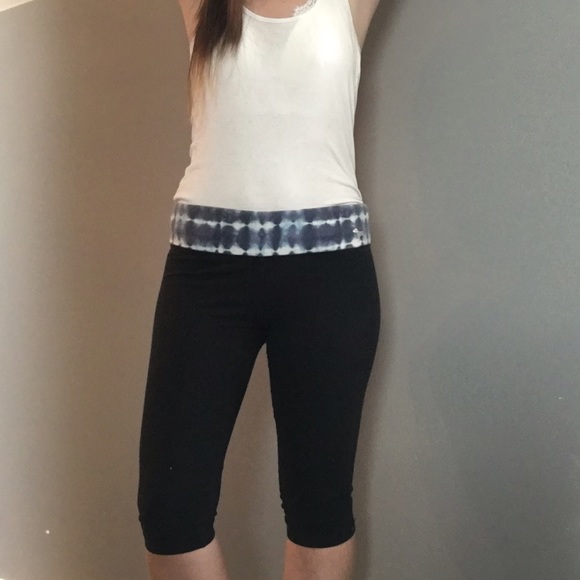 Victoria's Secret pink yoga pants cropped
