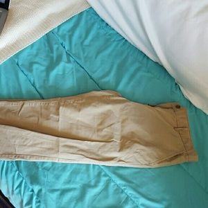Super cute and comfy tan GAP khakis
