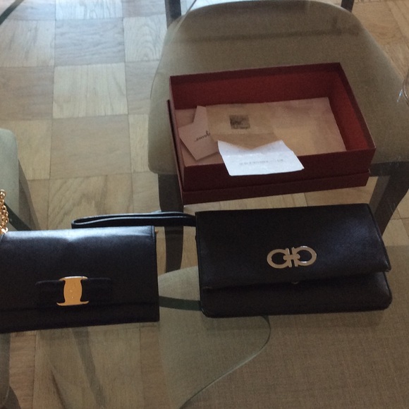 Ferragamo BLK glancing wristlet saffiano leather