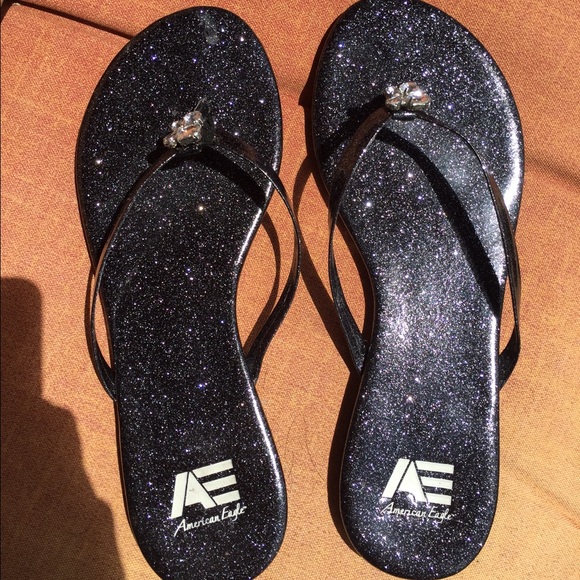 🔴SOLD LOCALLY🔴AE Black Flip Flops - Picture 3 of 3