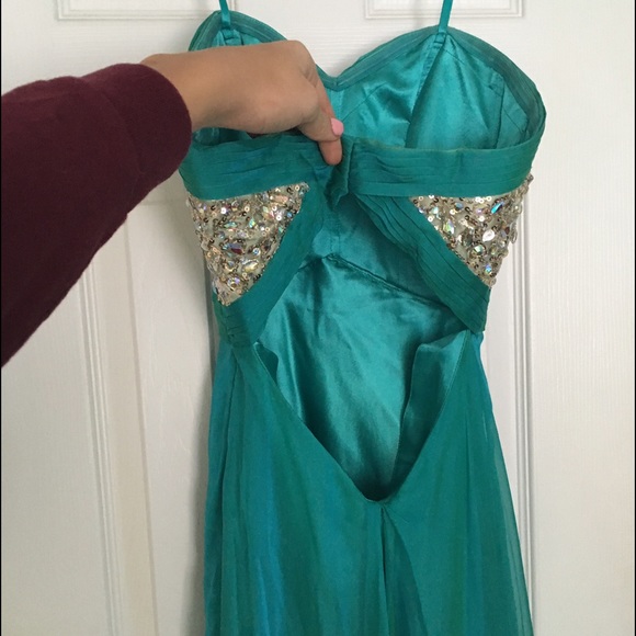 Prom dress! - Picture 1 of 4