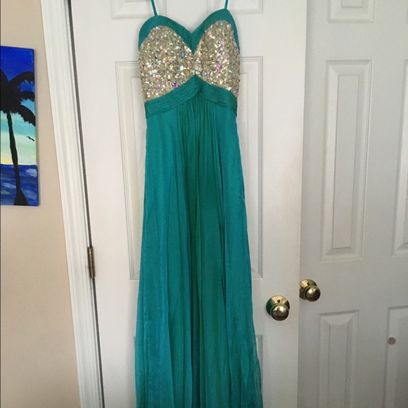 Prom dress! - Picture 2 of 4