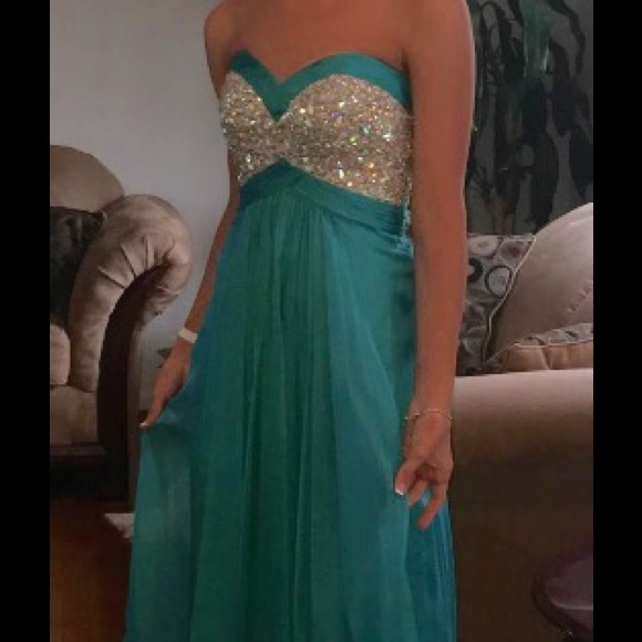Prom dress! - Picture 3 of 4