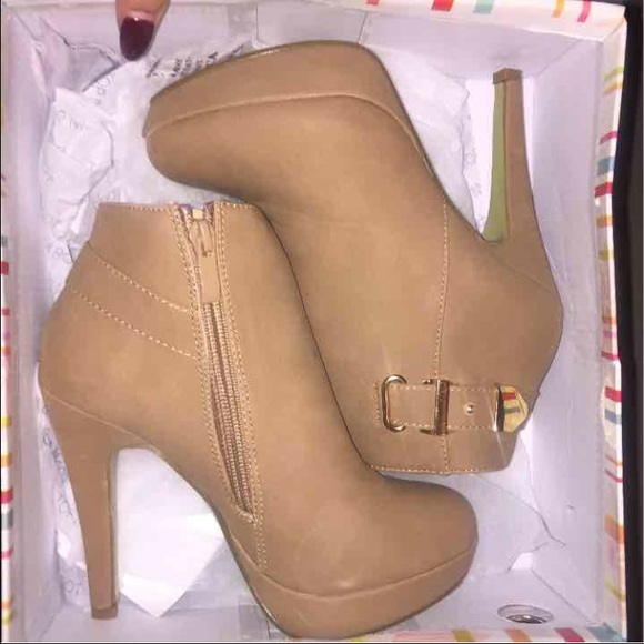 Tan heal boots . - Picture 1 of 2