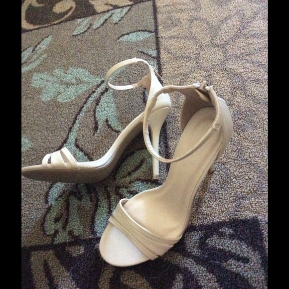 Nude Heels NEVER WORN!