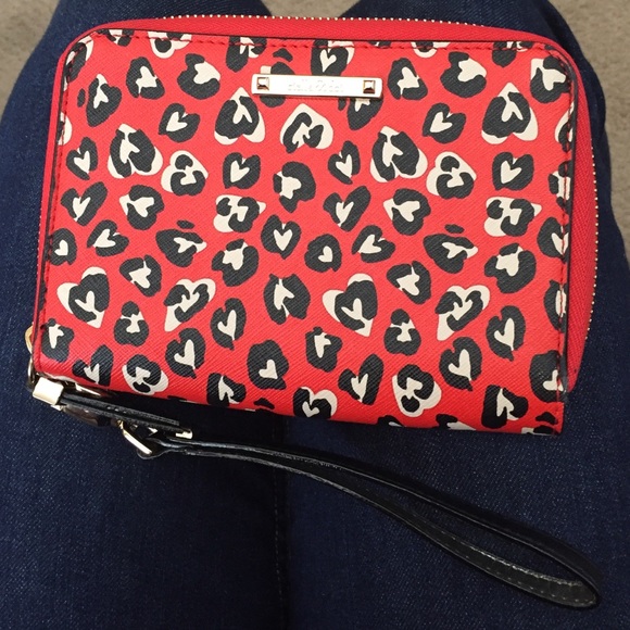 Stella & Dot Tech Wallet in Wild Hearts print