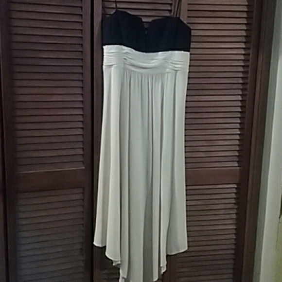 Laundry by Shelli Segal Strapless dress