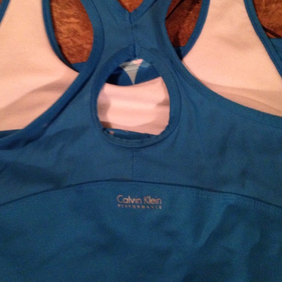 Calvin Klein exercise top - Picture 2 of 2