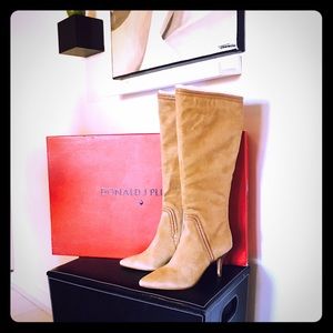 NWT w/ box Suede Boots - MAKE OFFER💋