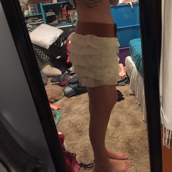 🌸Frilly Lace Skirt🌸 - Picture 3 of 3