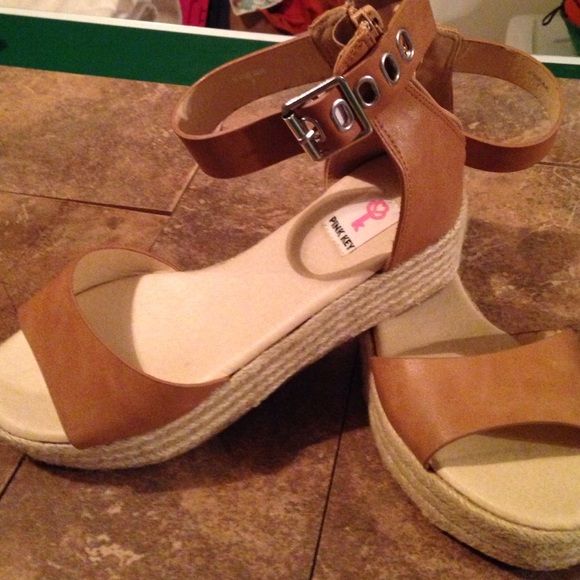 Tan platform wedges size 7