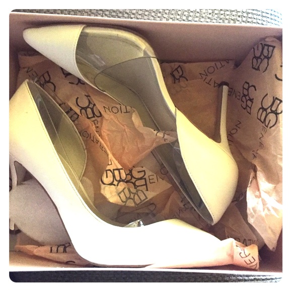 WORN ONCE BCBG PUMPS