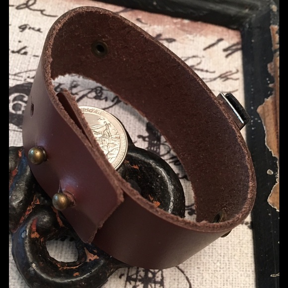 🏹Custom🏹 Stamped Leather Cuff🏹 - Picture 3 of 4