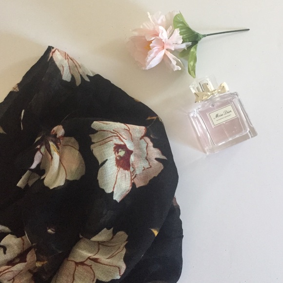 Old Navy Floral Linen Scarf