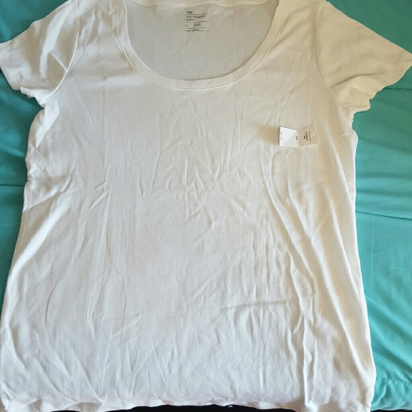 NEW WITH TAGS Gap scoopneck tee