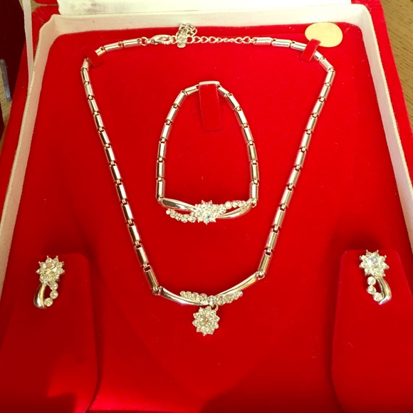 Austrian Crystal Full Set NWOT