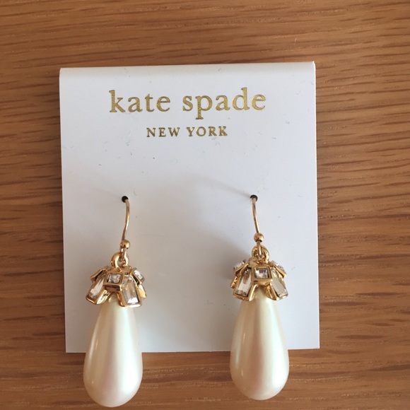 Never been worn, Kate Spade pearl dangly earings!