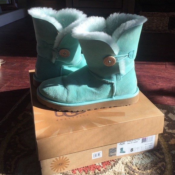 NWOT Teal W/ Bailey Button Uggs - Picture 1 of 4