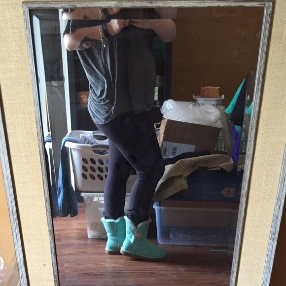 NWOT Teal W/ Bailey Button Uggs - Picture 3 of 4