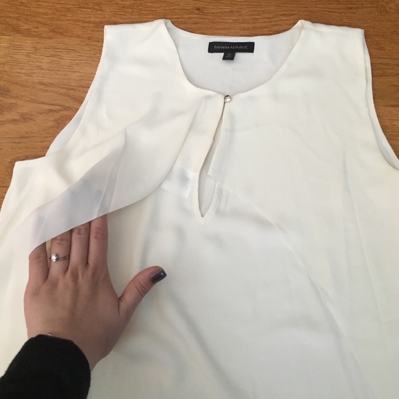 Banana Republic Cream Flowy Sleeveless Tank - Picture 3 of 4