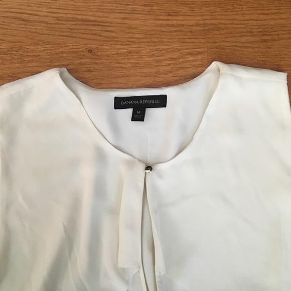 Banana Republic Cream Flowy Sleeveless Tank - Picture 2 of 4