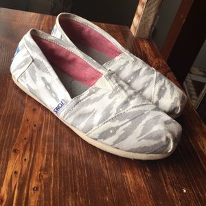 Ikat patterned TOMS