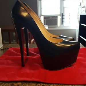 daffadile red bottoms