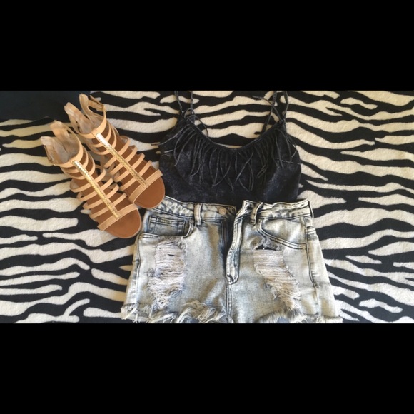 Bundle Shorts and Fringe Crop Top 🌞 - Picture 1 of 1