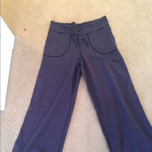 Lululemon Still pant size 8 navy