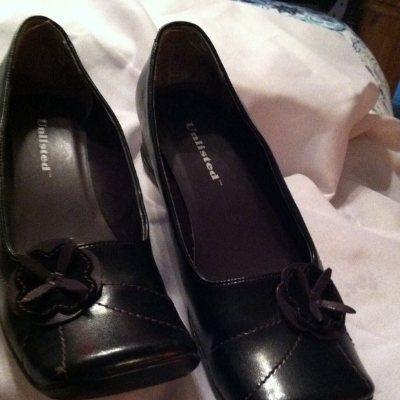 These are black with a little purple - Picture 1 of 4