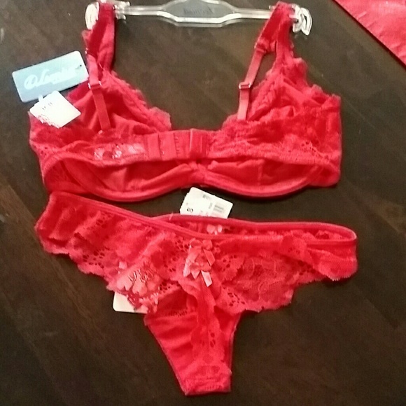 Beautiful sexy Red Bra and G-string Set. - Picture 2 of 4