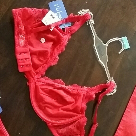 Beautiful sexy Red Bra and G-string Set. - Picture 3 of 4