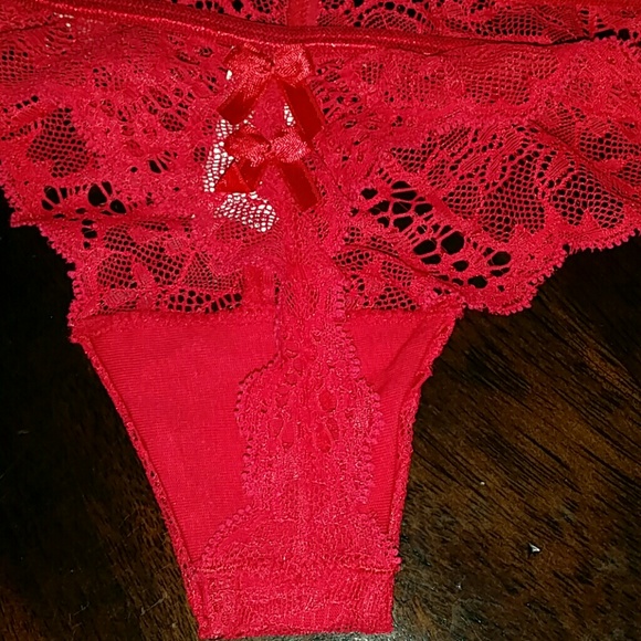 Beautiful sexy Red Bra and G-string Set. - Picture 4 of 4