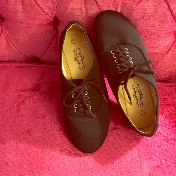 Easy Cute & Comfortable Black Lace-Up Flats