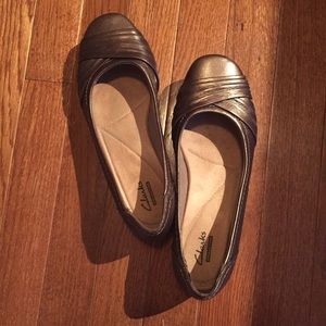 Gold/bronze flat shoes