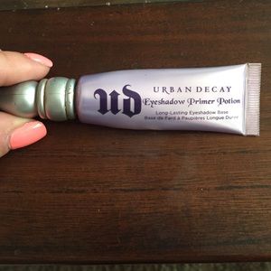 Urban Decay eyeshadow primer potion