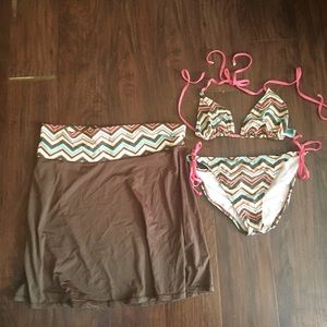 Carve Designs bikini with matching skirt cover up.