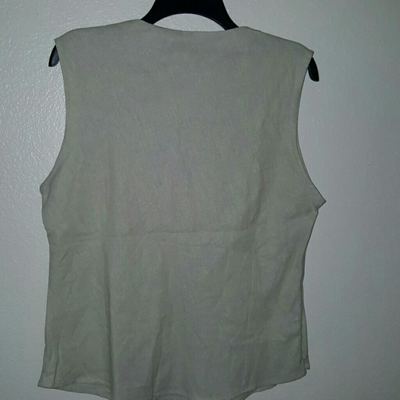 ❌Donated❌ Linen Blend Top Crochet Trim - Picture 3 of 3