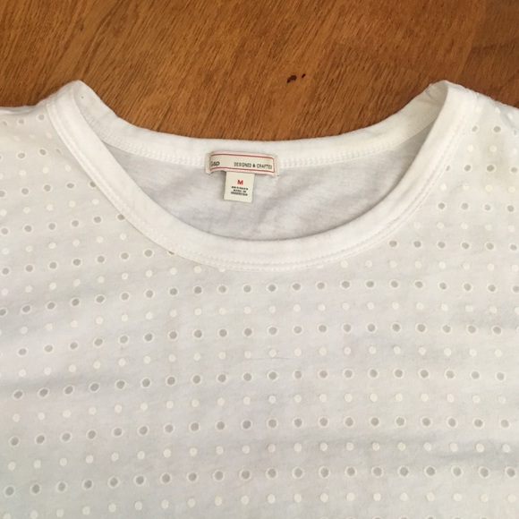 GAP Simple Eyelet White Shirt - Picture 2 of 3