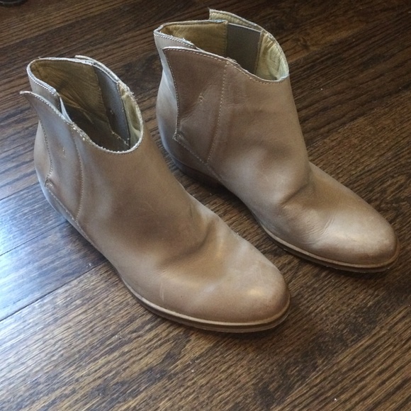 Latigo Booties
