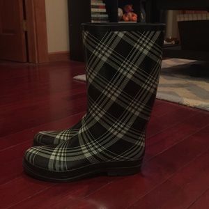 Black and white Rampage rain boots