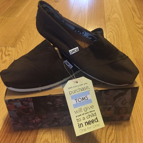 TOMS Shoes - Brown TOMS size 7 new with tags!