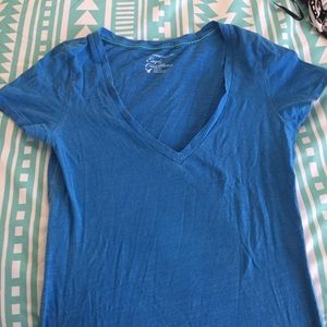 American Eagle v-neck tee