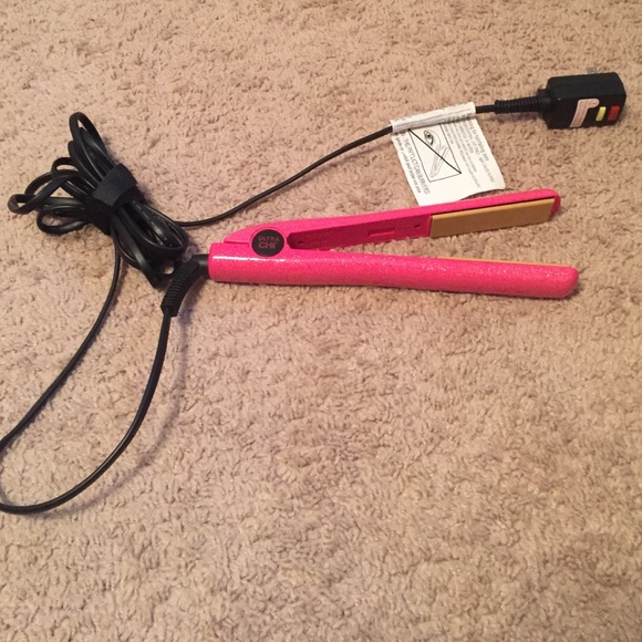 Like new condition CHI flatiron