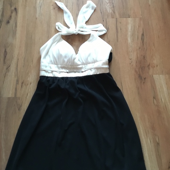 Dresses & Skirts - Dress
