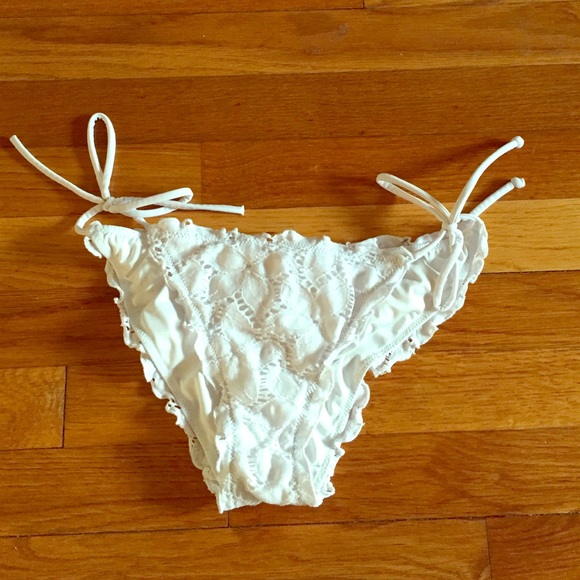Cheeky swim bottoms