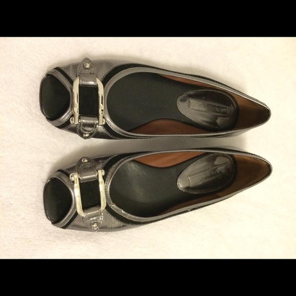 Open-toe flats